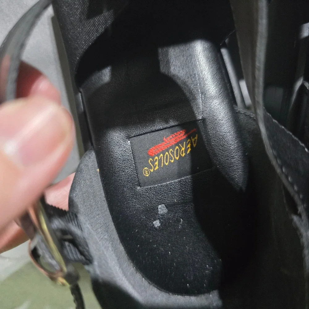 AEROSOLES step into